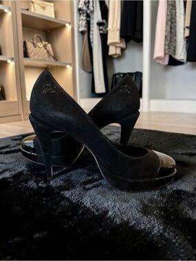 Chanel Authentic Vintage Retro LUXURY ICONIC CHIC CLASSIC RARE Black Pumps/Shoes